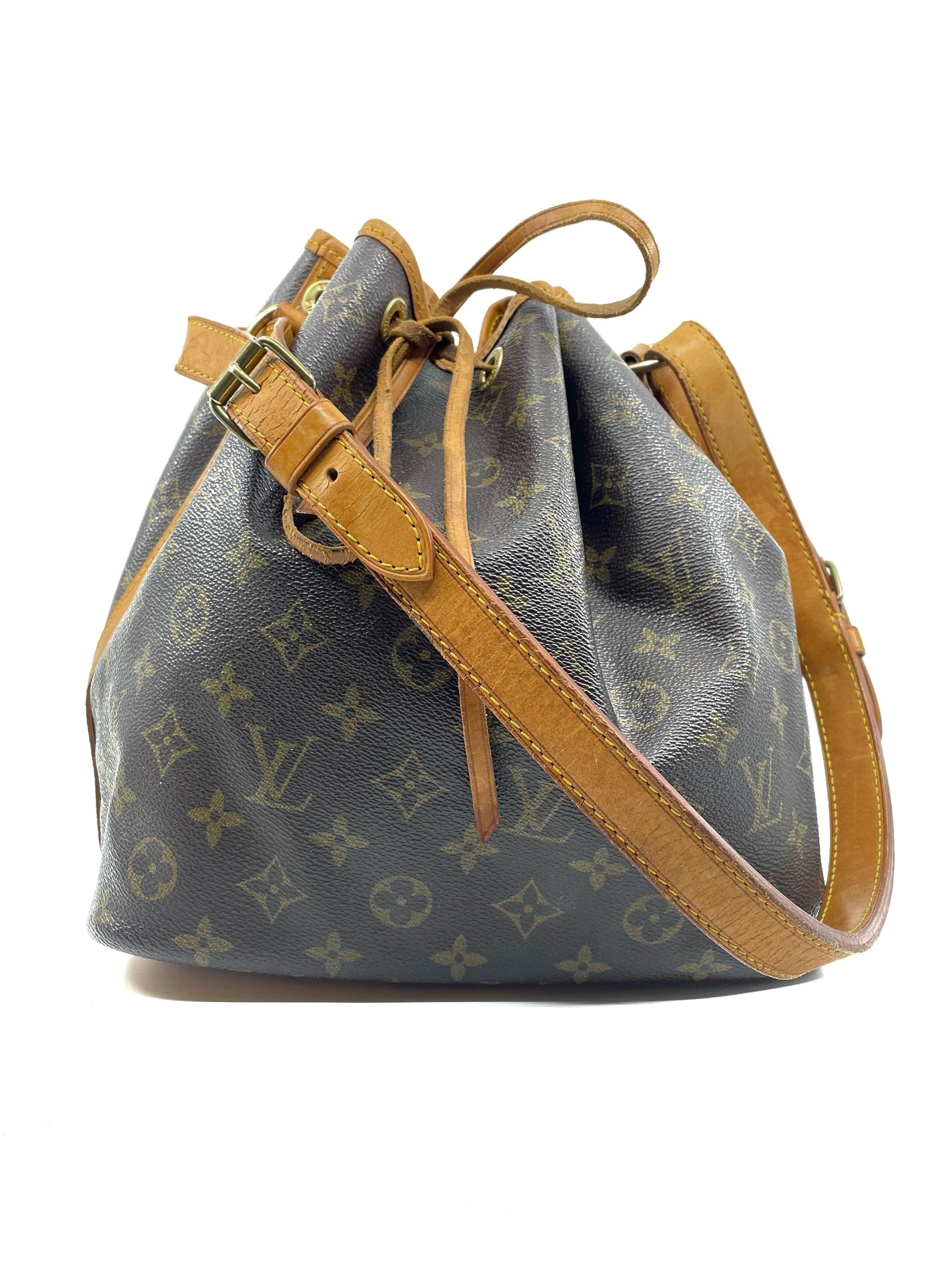 LOUIS VUITTON PETIT NOE, WHAT FITS IN MY BAG